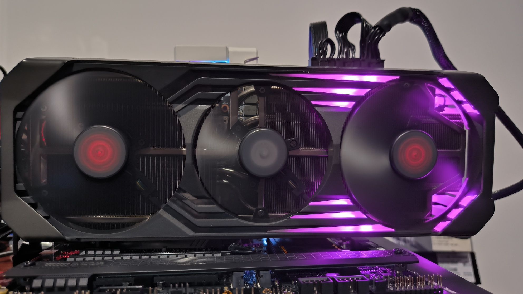 Rezervat! Placa video PowerColor RX6900XT Red Devil 16GB GDDR6 256-bit