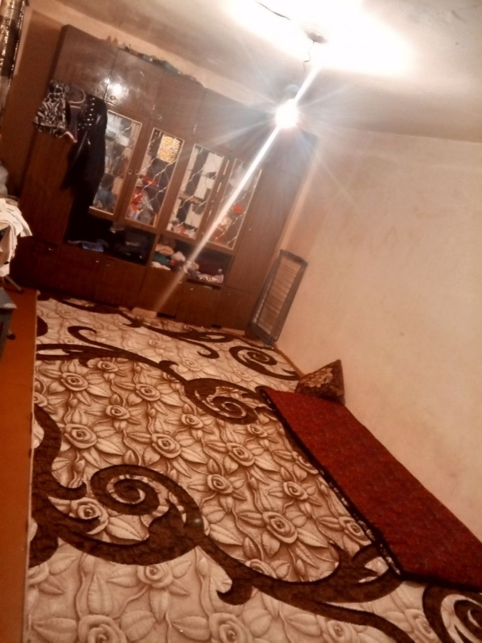 6 xonali uy sotladi kotta yolga yaqin