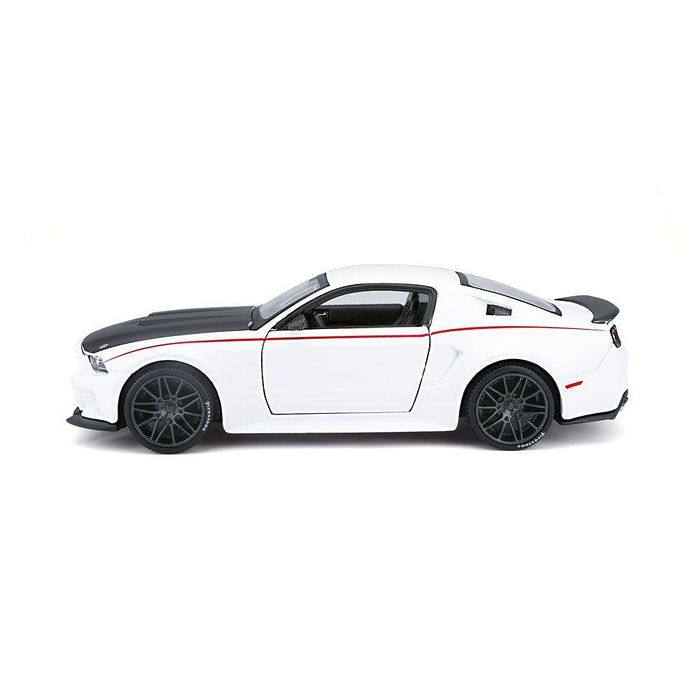 Maisto sp edition кола new ford mustang street racer бяла