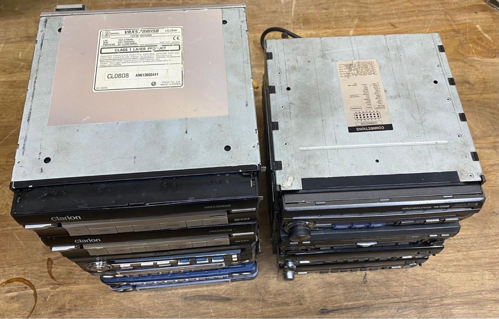 DVD player auto ecran retractabil