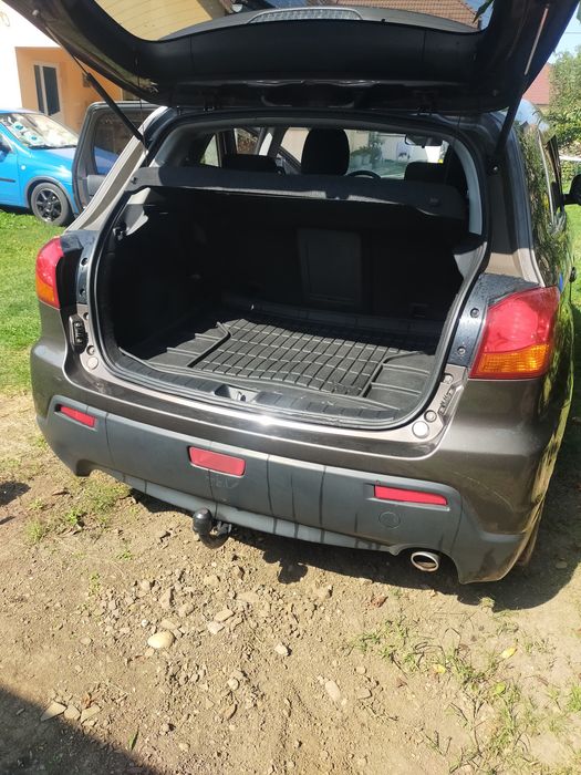 Vând Mitsubishi asx