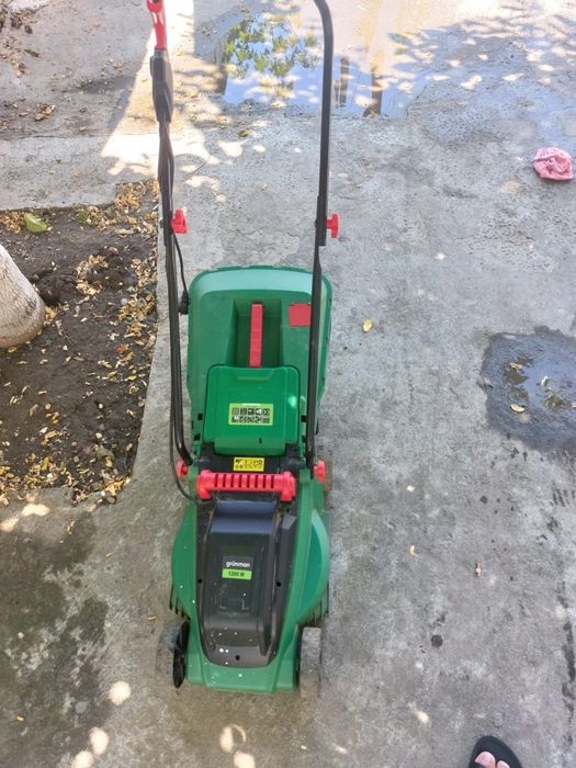 Mașină de tuns iarba