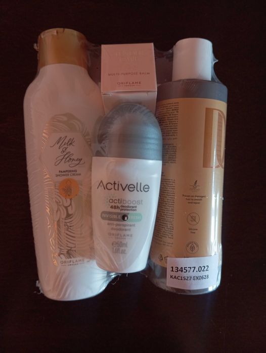 Комплект продукти за грижа за коса и тяло