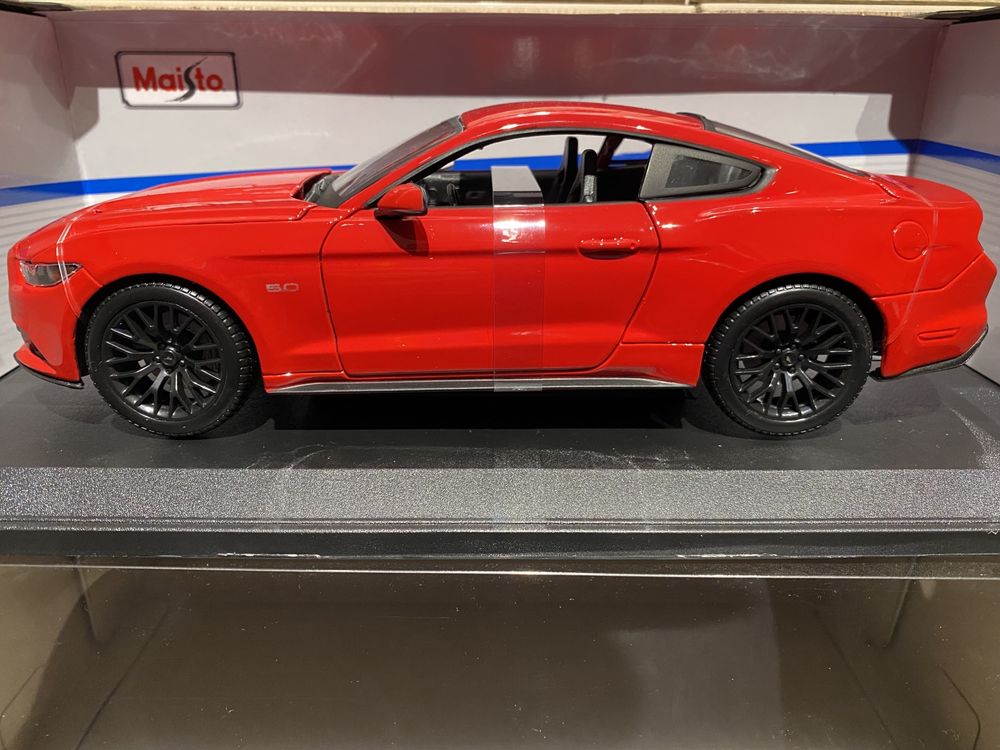 MAISTO FORD MUSTANG an 2015 machetă auto scara 1:18