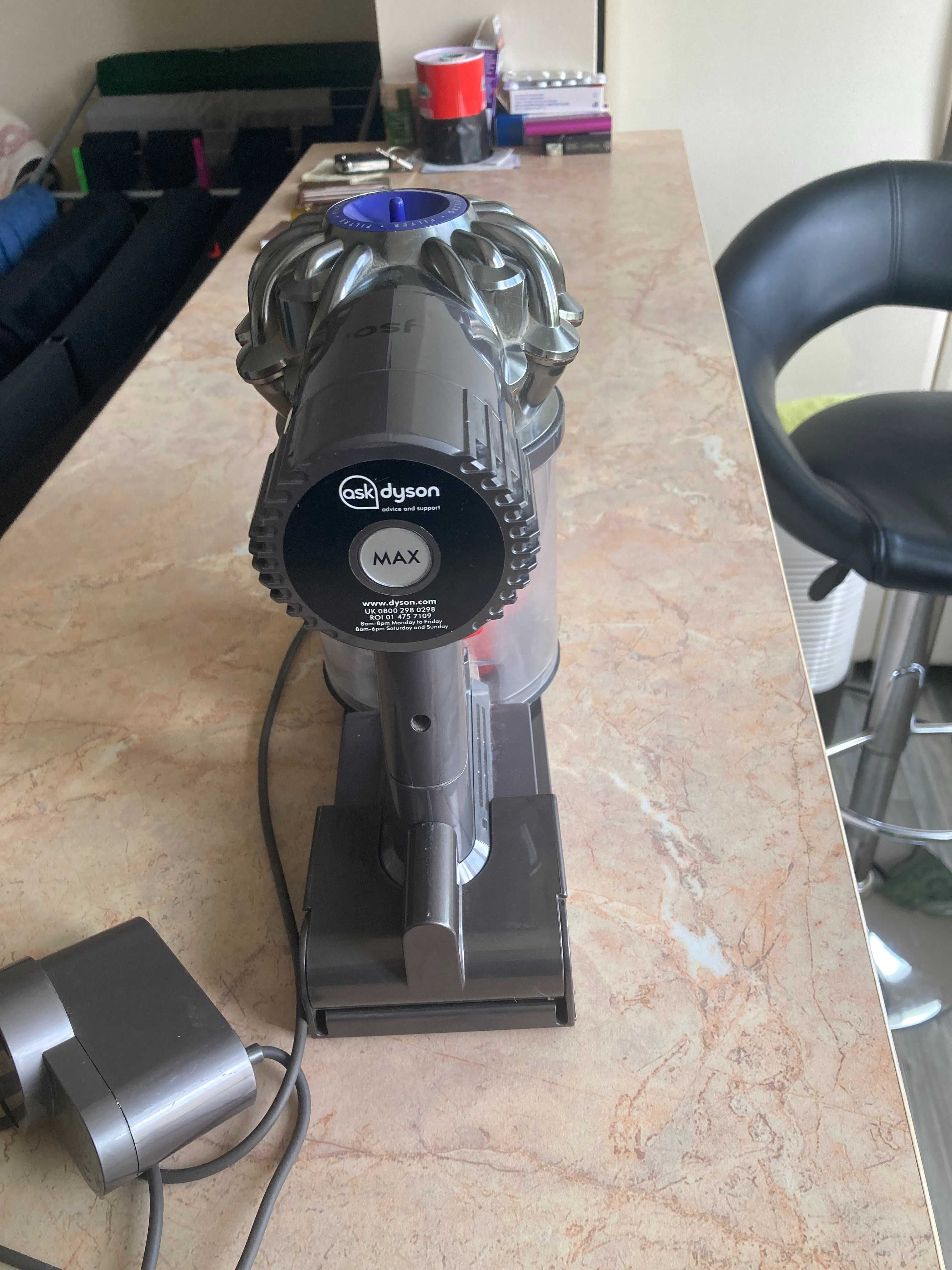 Акомулаторна прахосмукачка DYSON DC-61
