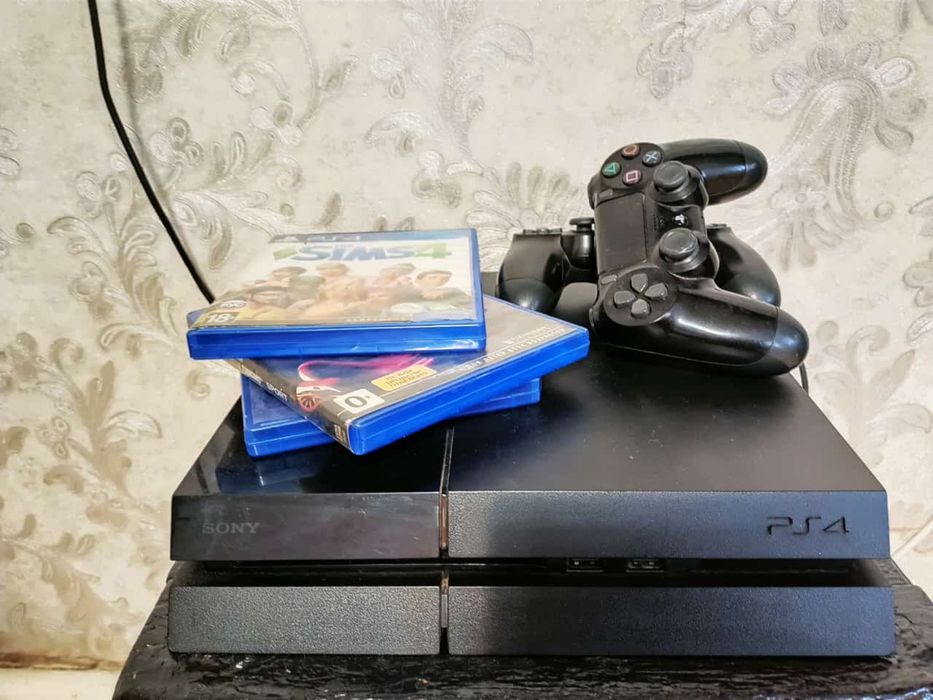 Продам PlayStation 4