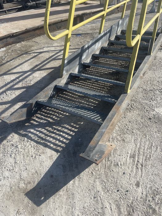 Металл лестница