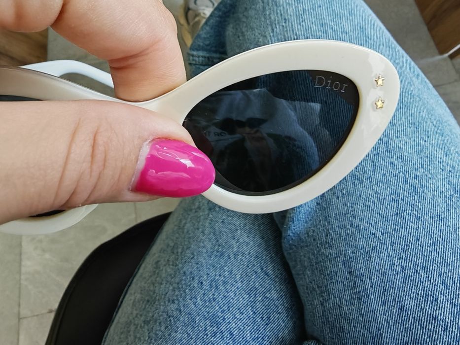 Бели слънчеви очила