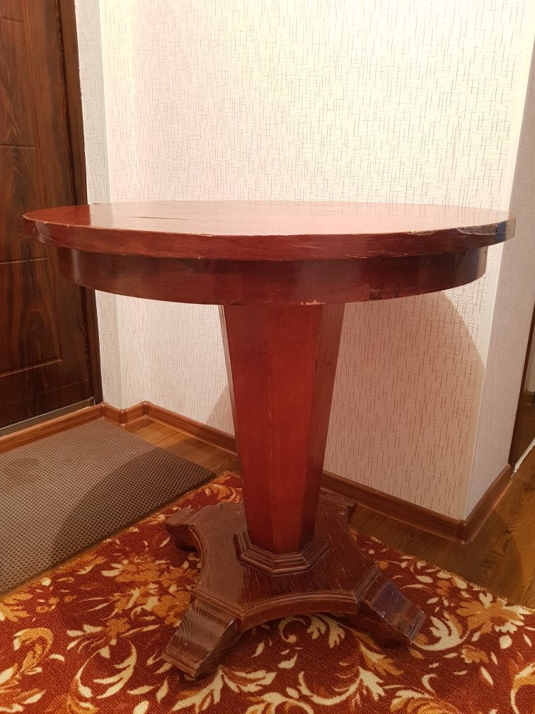 Продаётся антикварный стол