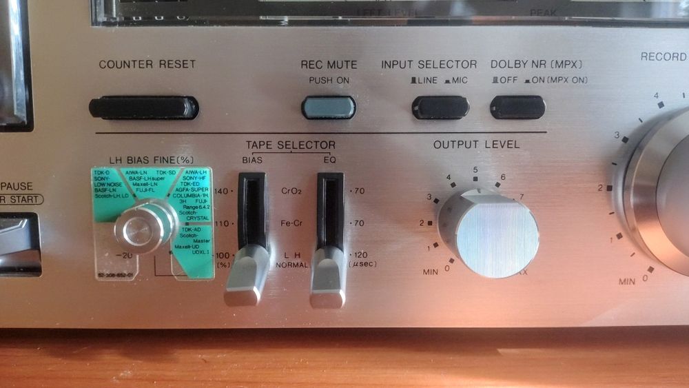 Кассетная дека Aiwa F30