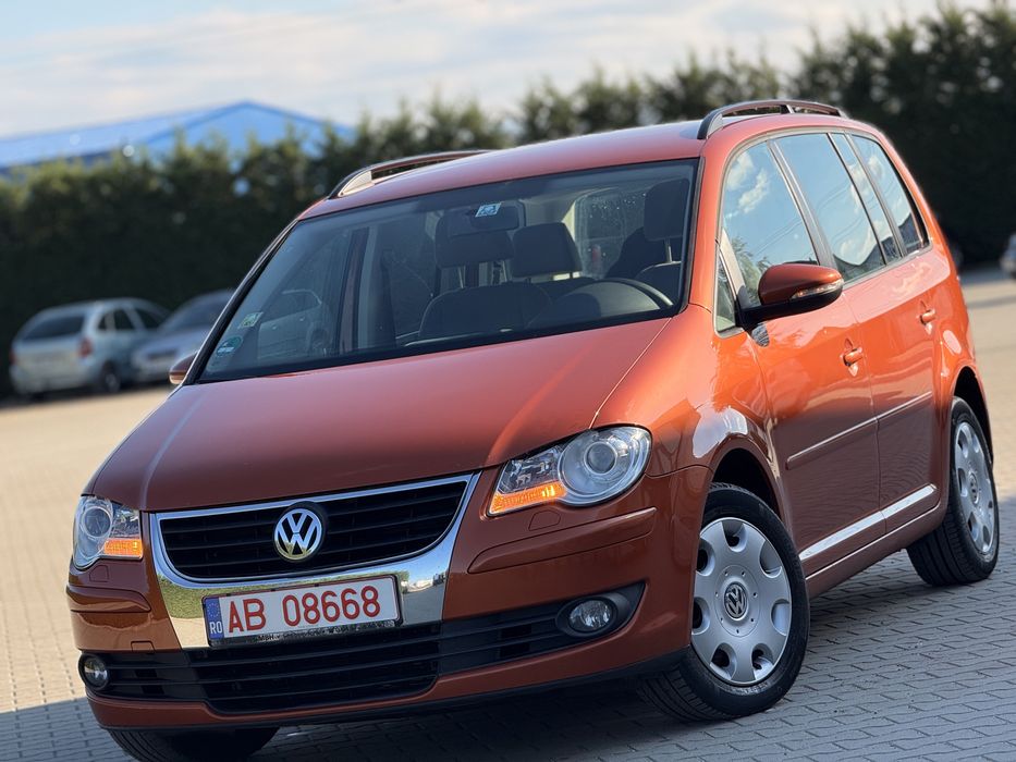 Vând Volkswagen touran an fabricatie 2010