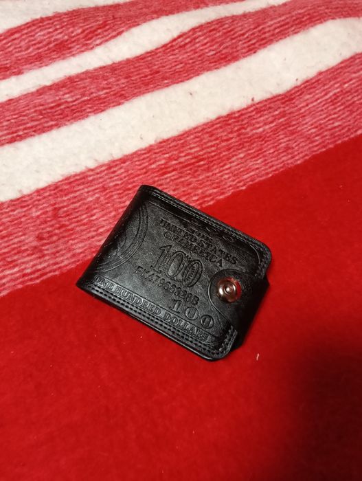 Vând portofel din piele nou model dolar