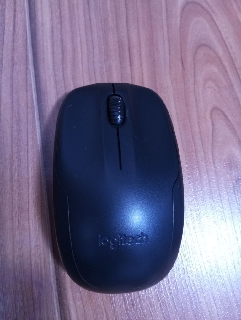 Set, Mouse și tastatura wireless Logitech negru.