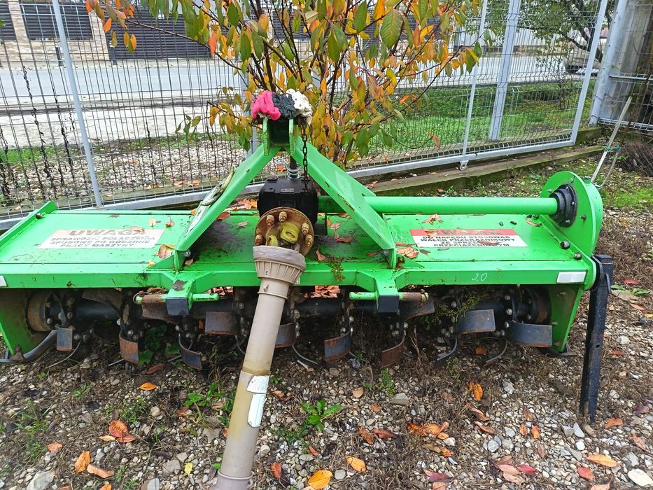 Vând tractoare  U650  , plug pp4 și freza Bomet