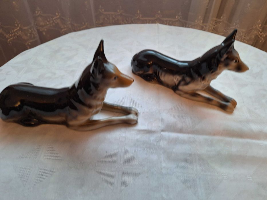 Bibelouri - Caini ciobanesti germani confectionati din portelan