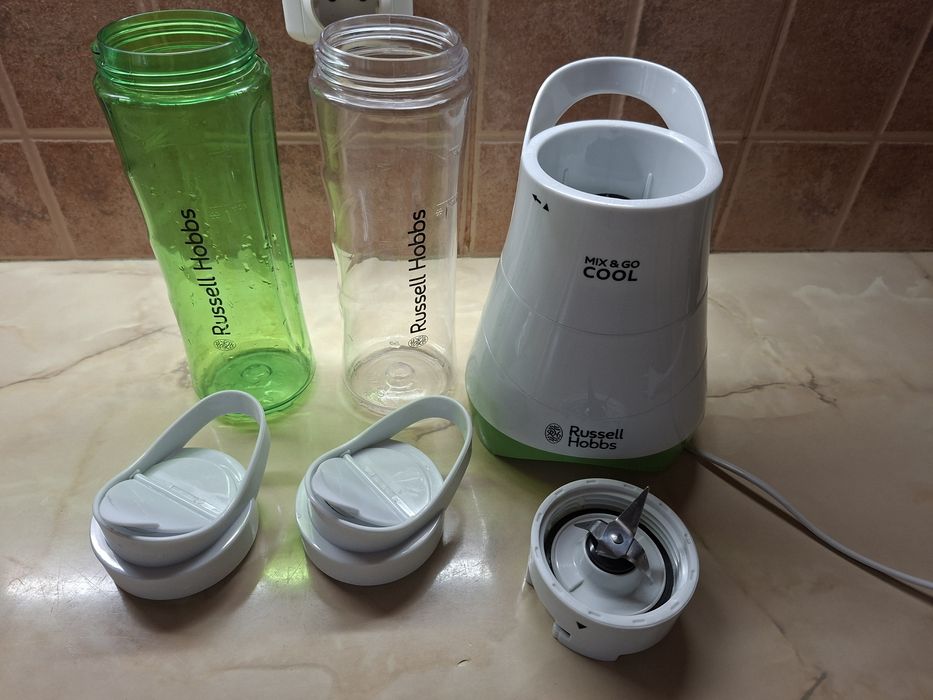 Mixer Mix&Go, Russell Hobbs.
Nou.
Perfect pentru smoothies, shakes din