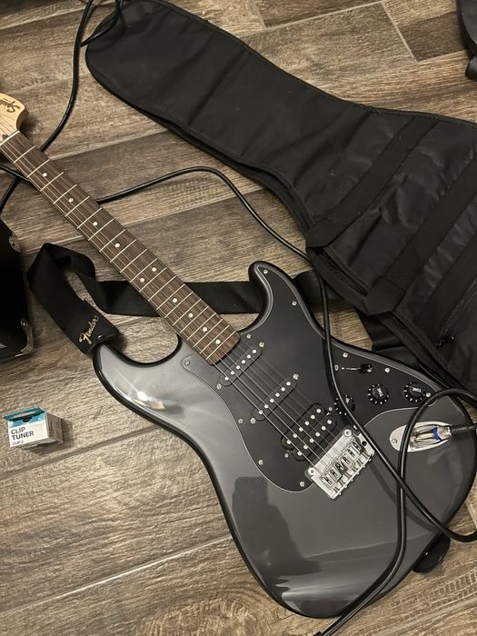 Chirara electrica Fender, cu amplificator si husa