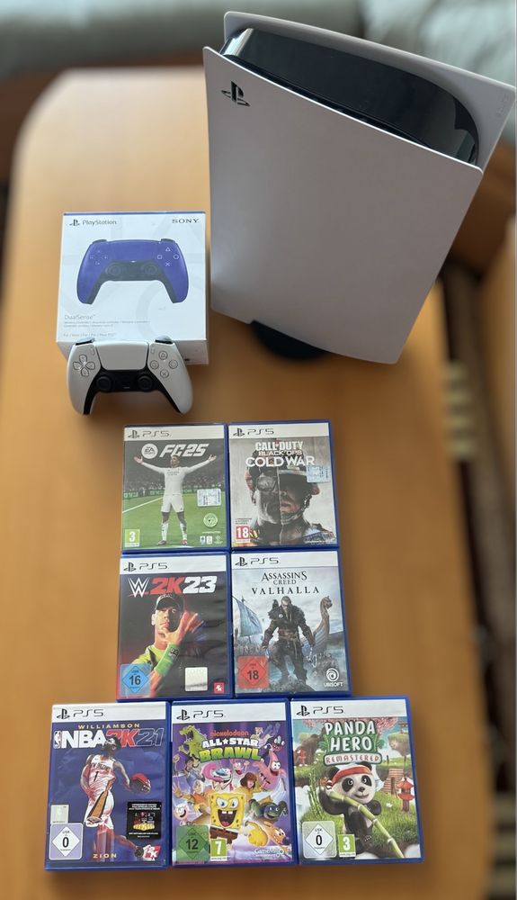 Продавам PS5 с 2 контролера + 7 игри