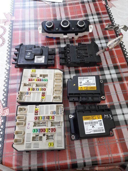 Megane 3 capac baterie motor si alte piese
