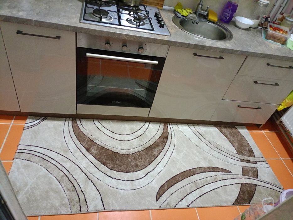 Vând casă piata Centrală 3 camere