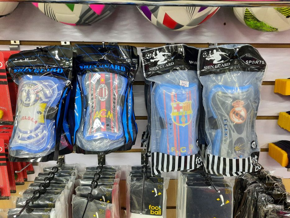 Футбольные гетры щитки