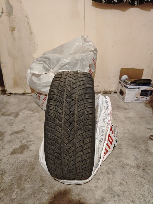 Anvelope iarna 245 45 r19