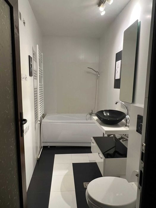 Inchiriez apartament 3 camere