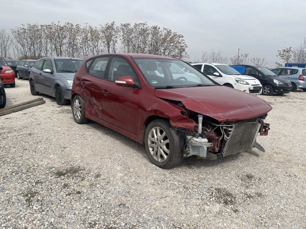 Хюндай и30 1.6 дизел 90кс на части