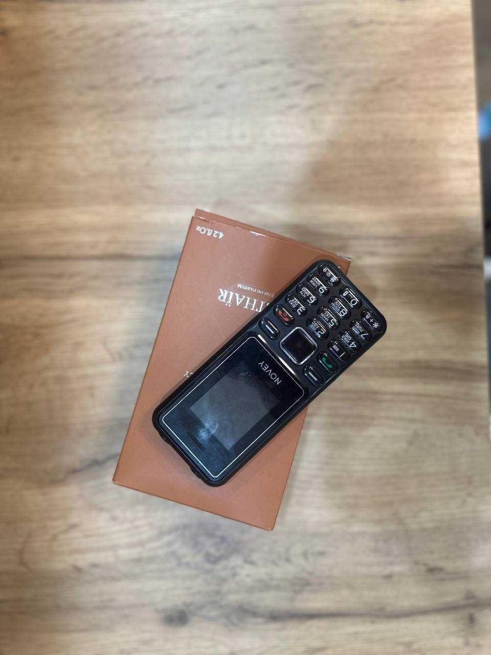 prodayu novey p20 telefon s korobkoy i zaradkoy V PODAROK NAUSHNIKI