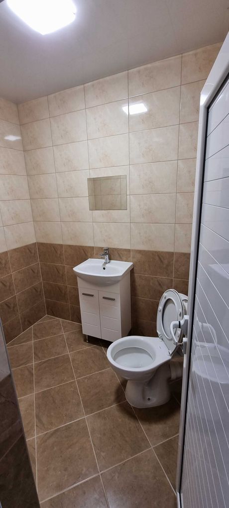 Дава се под наем Офис в Разград, Център - 1100 кв.м за 561 € - Снимка #5