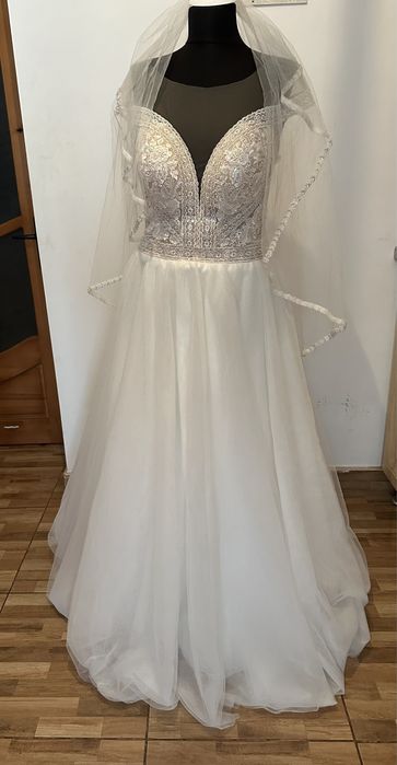 Vand rochie de mireasa