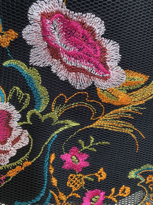 Top negru elegant, brodat, reglabil Doridorca 36-38