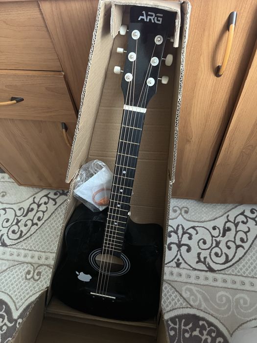 Гитара сатам новый