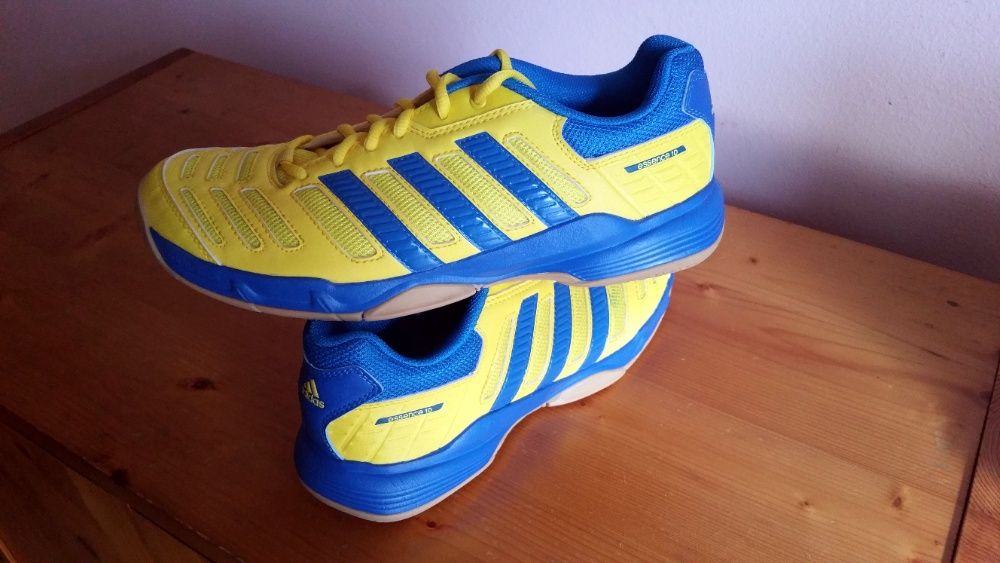 Pantofi sport ADIDAS  noi