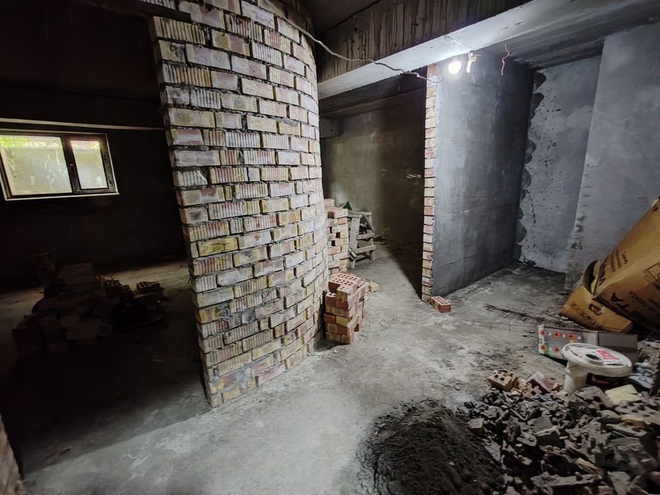 Продается квартира в центре 2/0/6 Чилонзар 23,цоколь 61 КВ м срочно