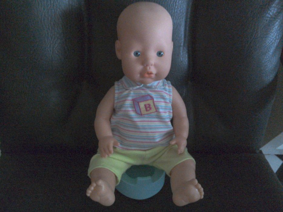 Jucărie: băieţel drăgălaţ nou, cu oliță - 38 cm
