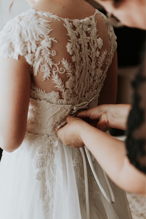 Vând rochie de mireasă