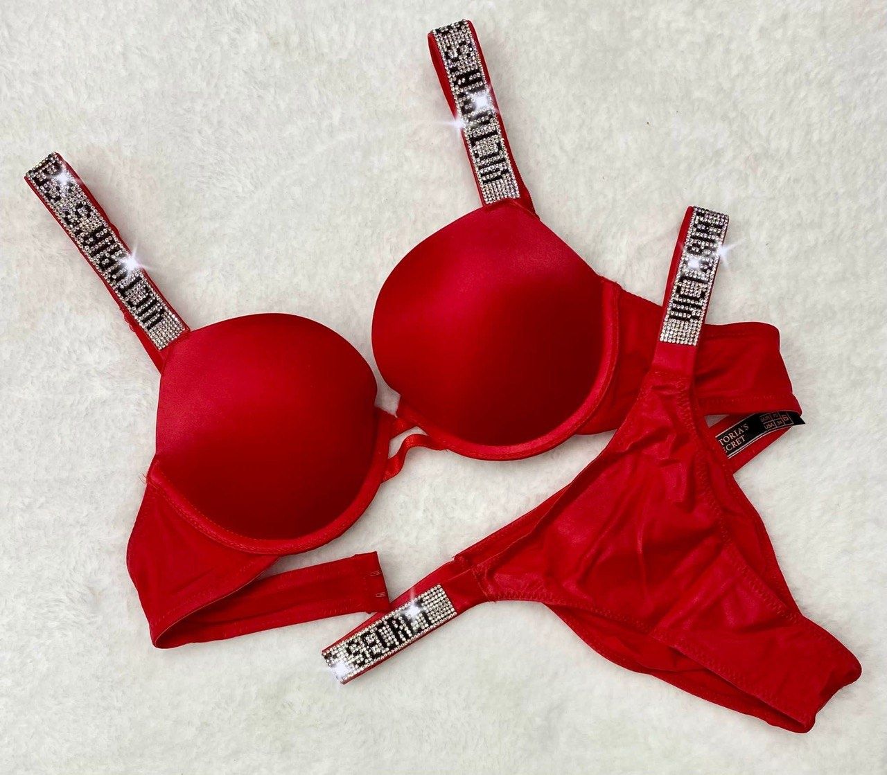 Set Sutien si Chilot Victoria's Secret Model cu pietricele