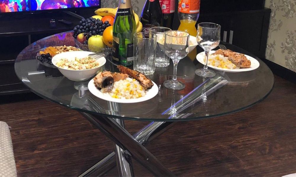 Продаю универсальный стол