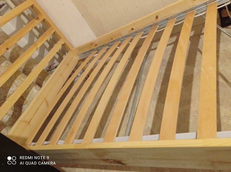 Единично легло с подматрачна рамка