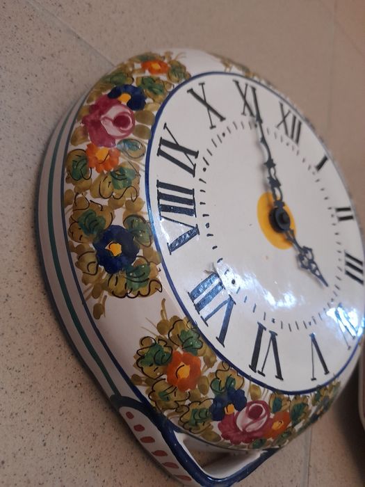 Doua ceasuri perete bucătărie quartz