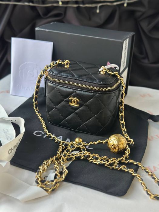 Сумка Chanel 1v1 из натуральной кожи