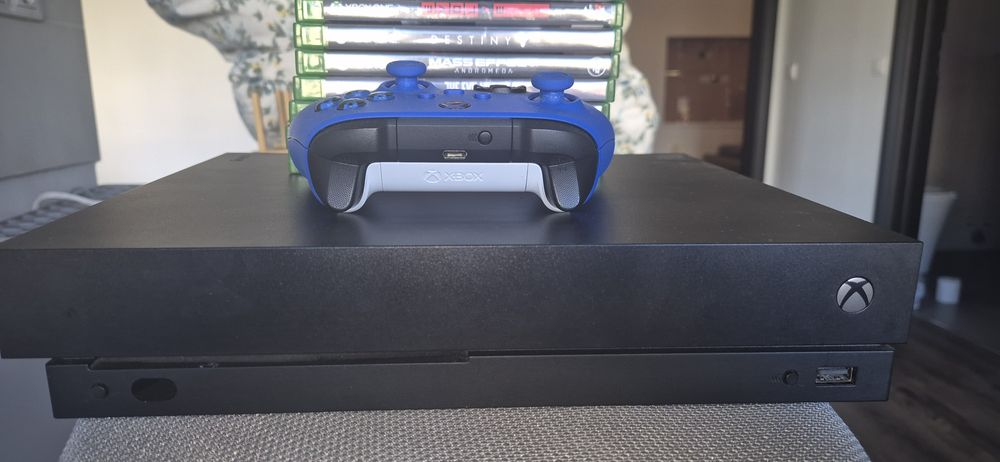 Xbox One X si jocuri.