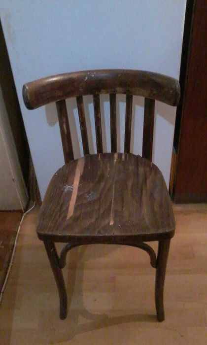 Стулья  деревянные с гнутой спинкой и ножками ( и  железный стул)