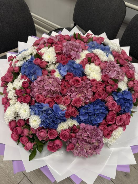 Цветы свежие и огромные, красивые