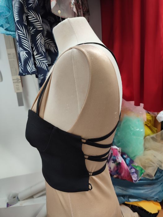 Bustieră material elastic