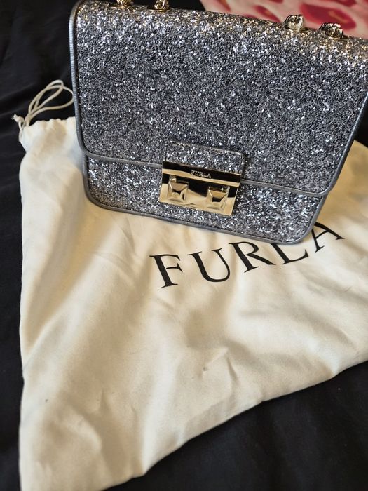 Дамска чанта, без забележки.