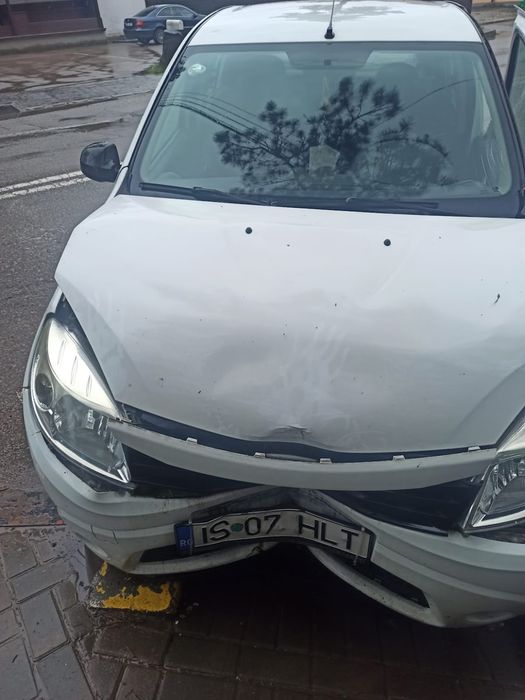 Dacia Sandero avariat