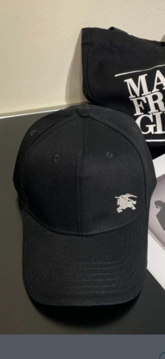 Șapcă Burberry model 2026, 8 modele