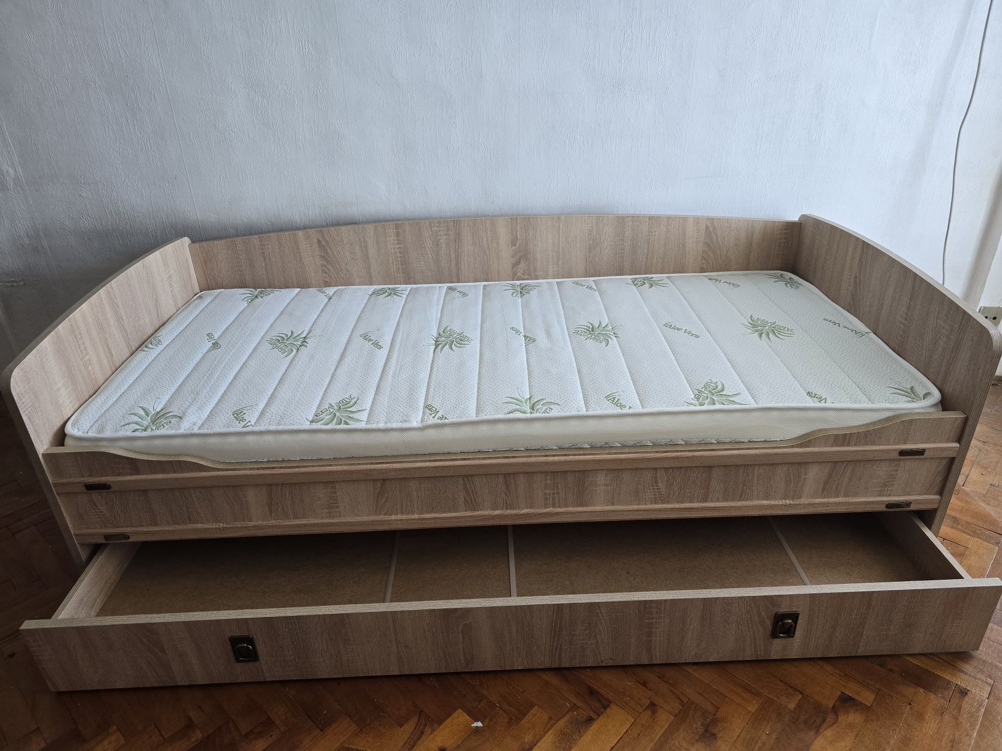 Чисто ново легло + матрак 90 х 200